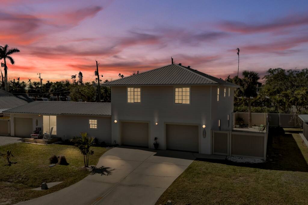 Full Duplex | Beach Supplies | Boat Trailer Space