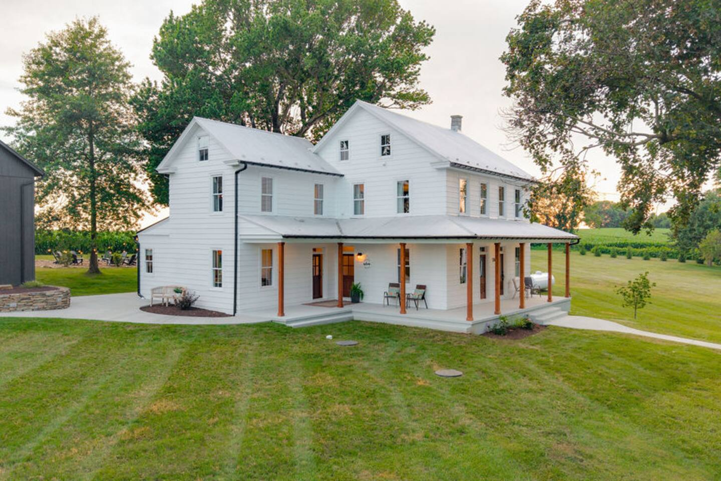 5 BedR with Hot tub, Fire pit & Pickle Ball Court