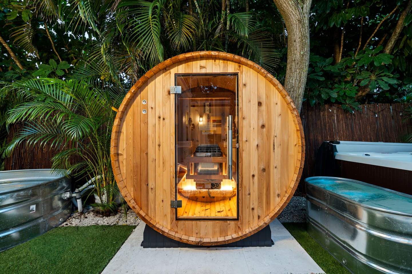 Wellness Retreat | Sauna, Cold Plunge and Hot Tub!