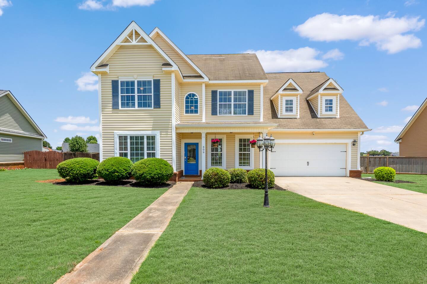 Spacious 5BR Retreat | Sleeps 14 | Huge Yard!