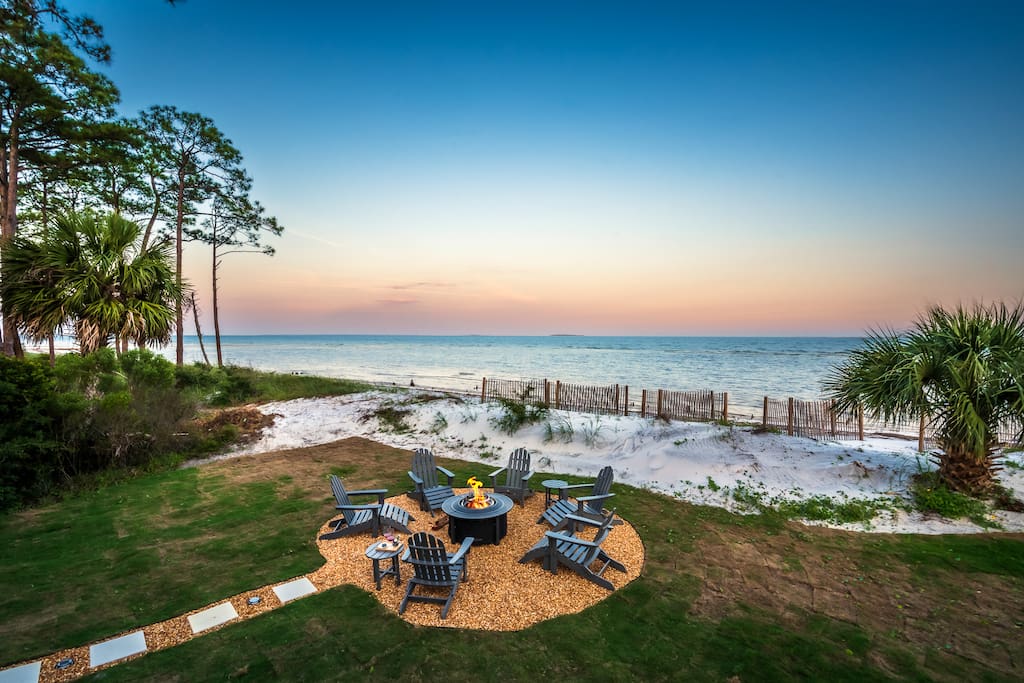 Salty Pines - Private Beachfront, Pool, & Fire Pit