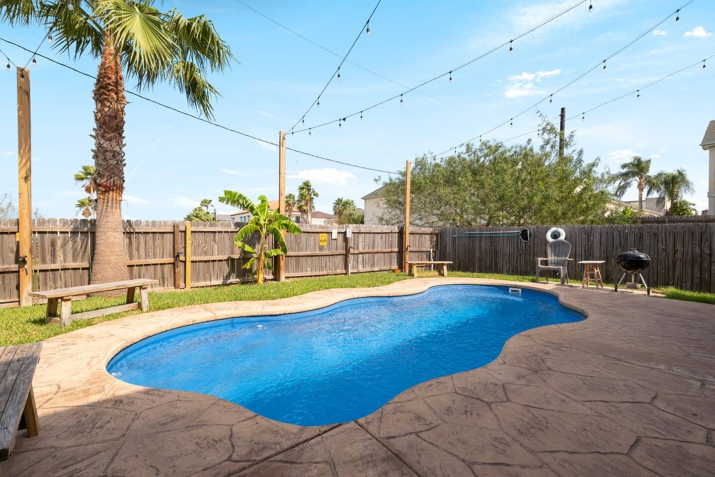 2BR Ground Unit • BBQ • Pool • Walk to Beach