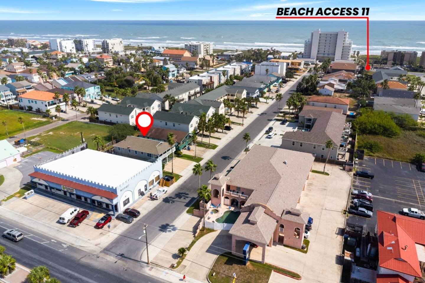 8BR • Big Groups • Pool • BBQ • 3 Kitchens