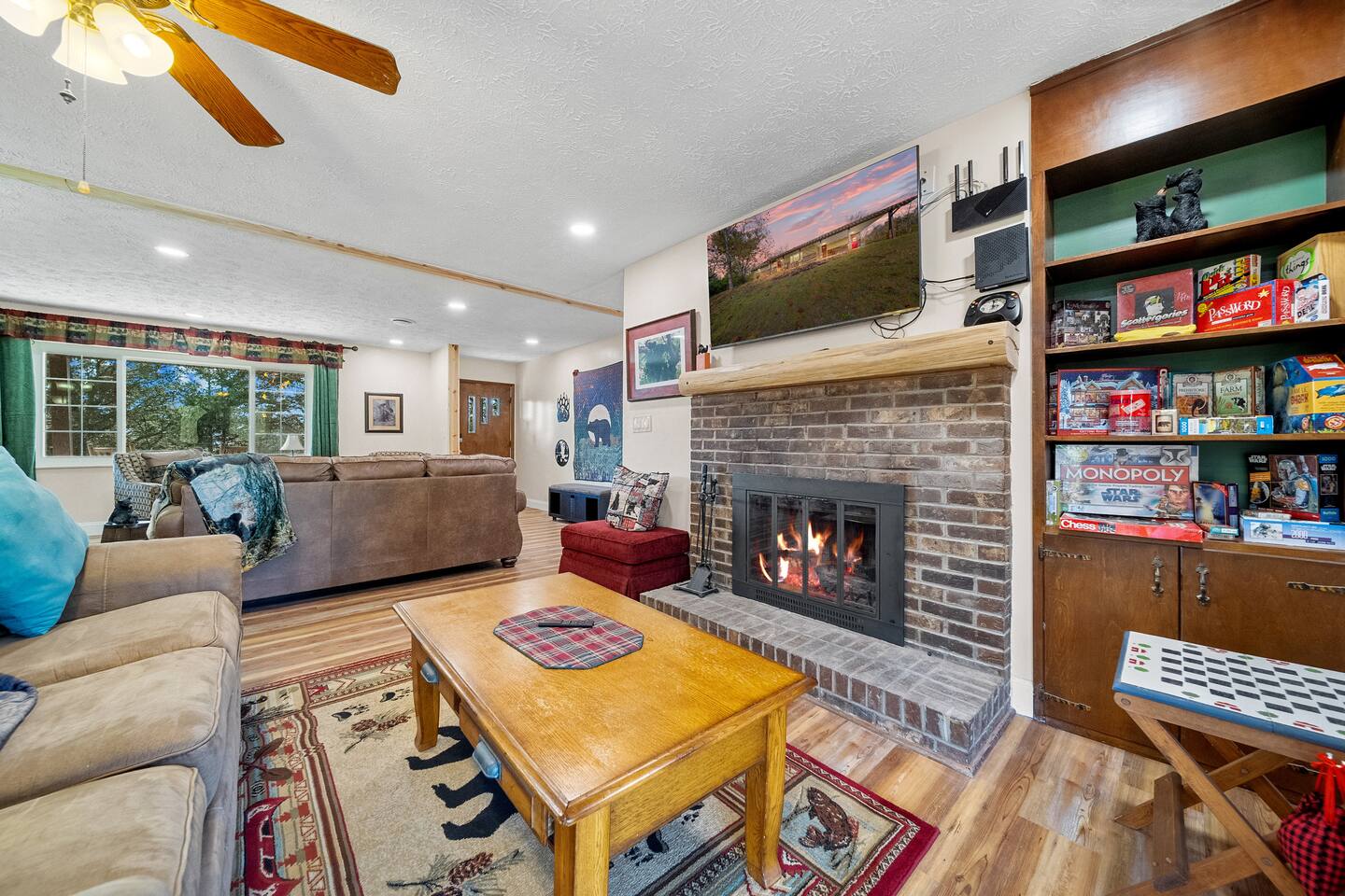 Smoky Mtns Black Bear Haven - King Bed suite