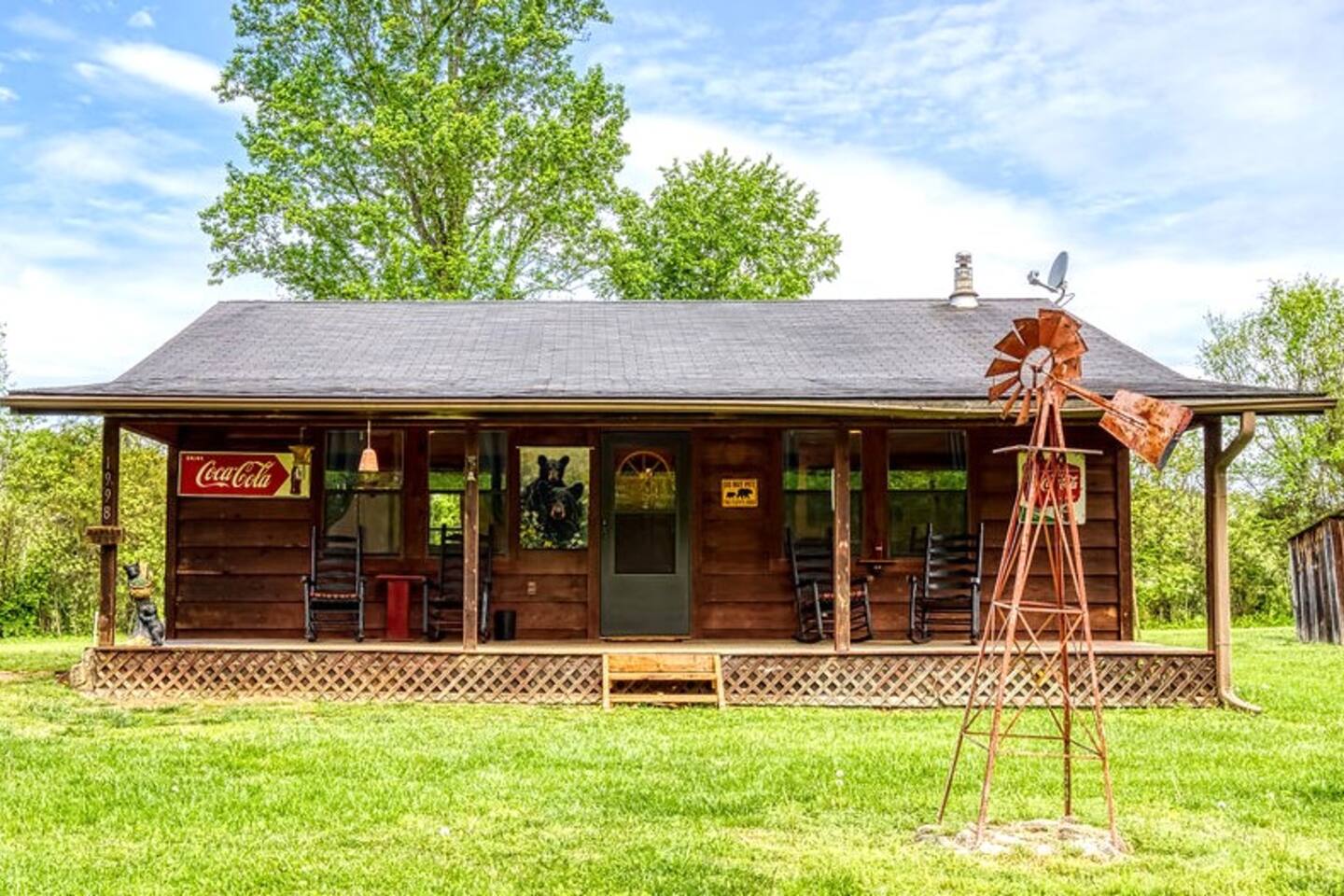 Thirsty Bear Ranch, fenced yard, Riverview
