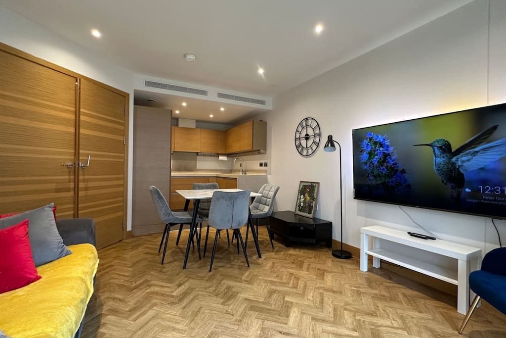 2Bed2Bath+Balcony by Battersea power station