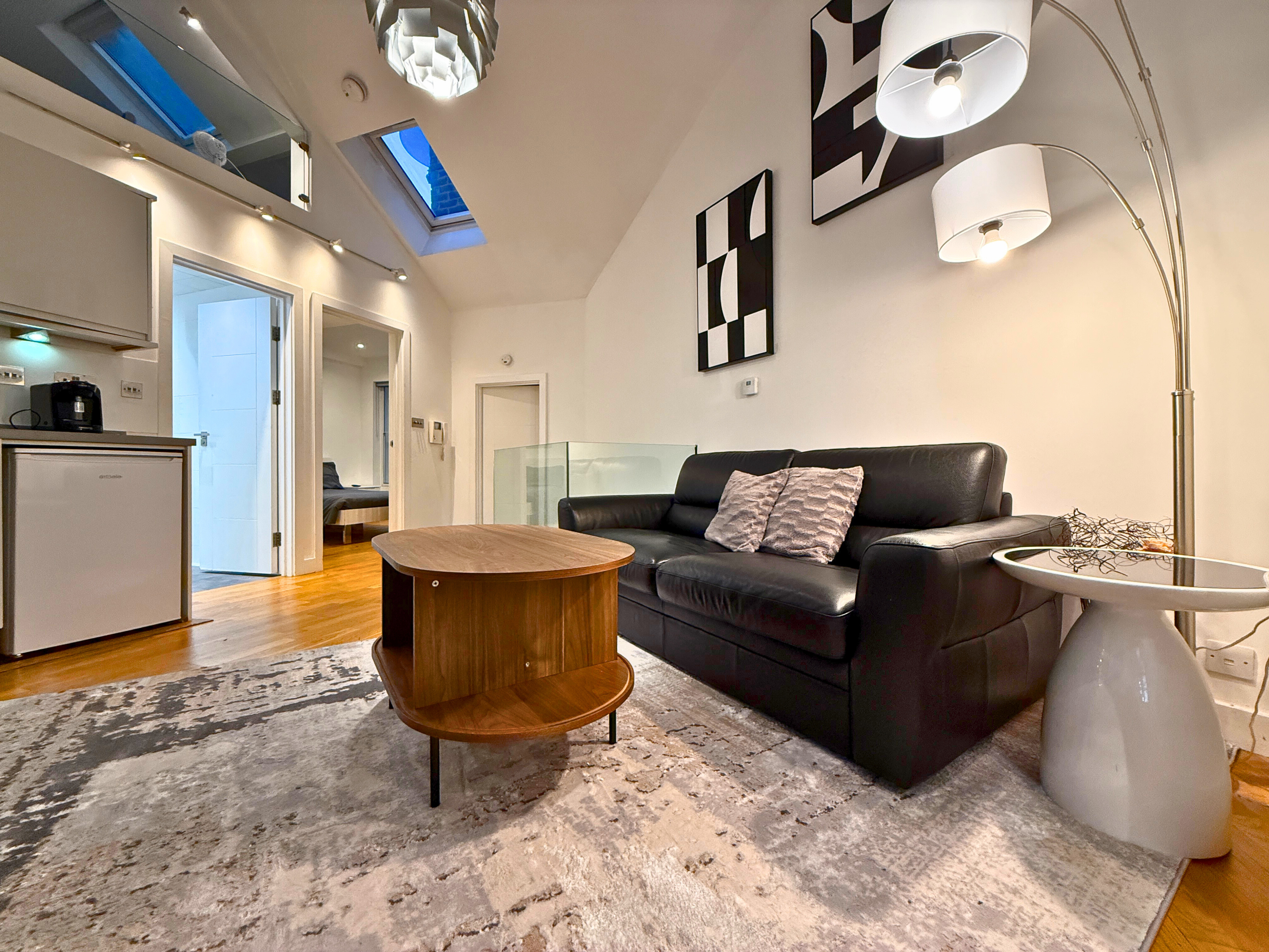 Covent Garden 2B near Trafalgar Square