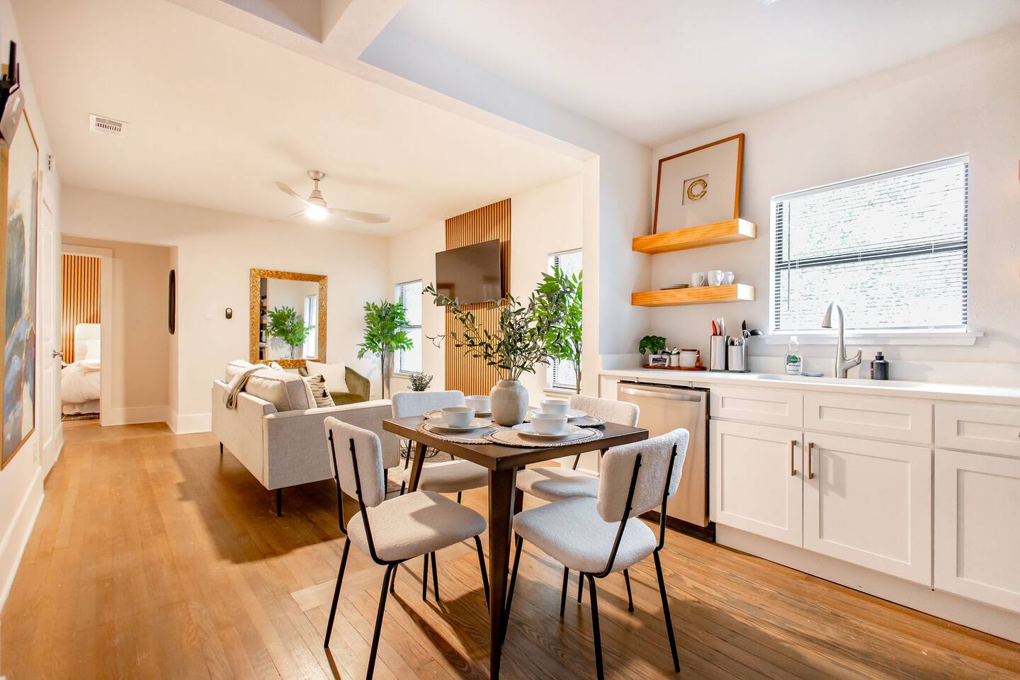 Green Envy- 2Kings/3Tvs/Central