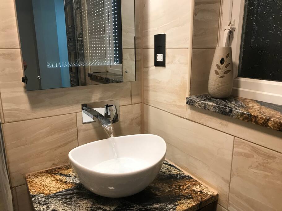 Your Place in Windsor (with Kitchen & Terrace!)