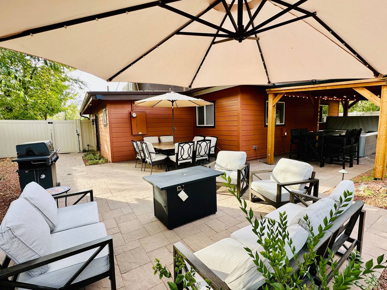 West Sedona Gem | Hot Tub | Walk to Trails & Shops