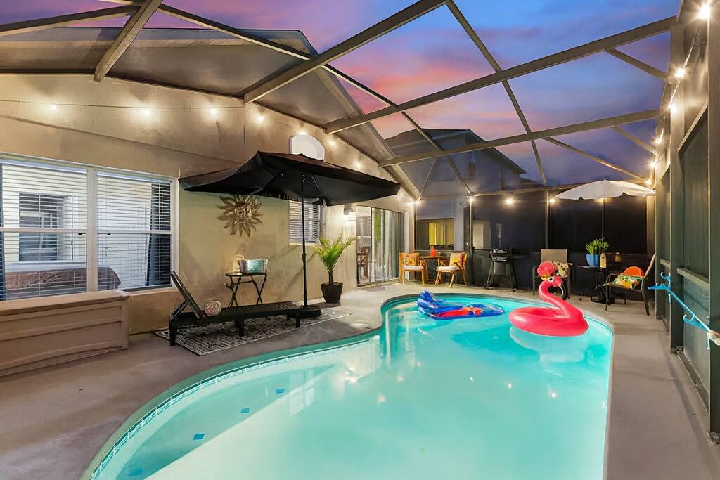 Chic 3BR Getaway | Heated Pool, Golf & Theme Parks