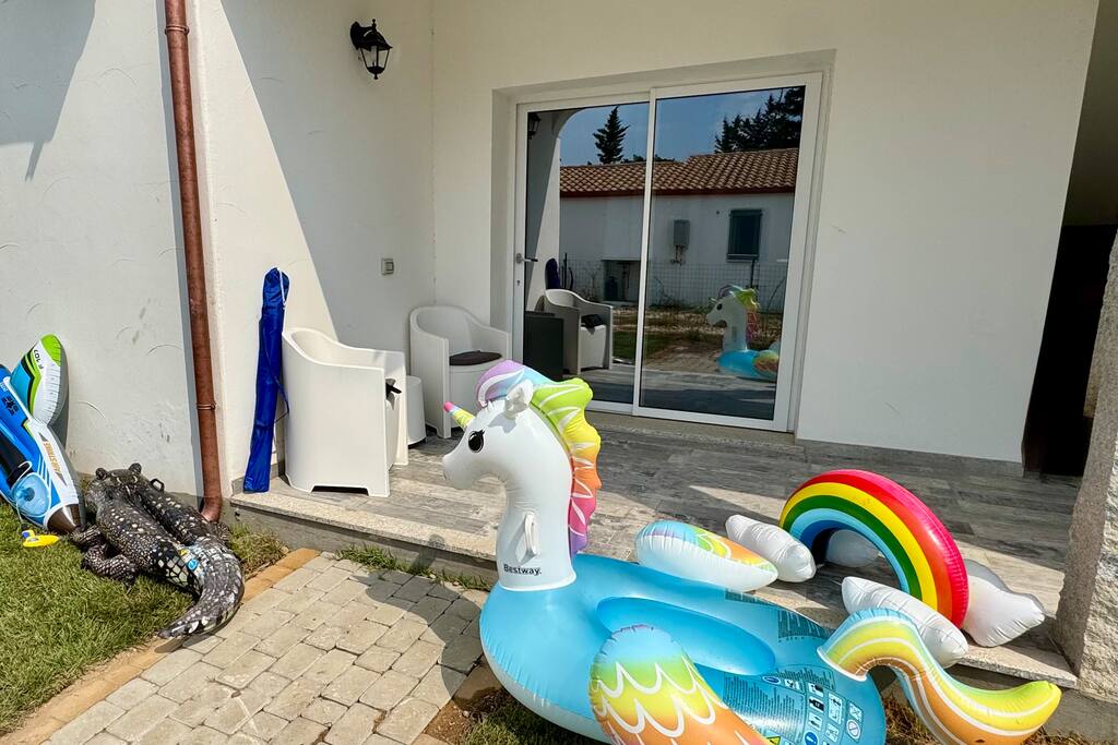 Villa Palm Shade
