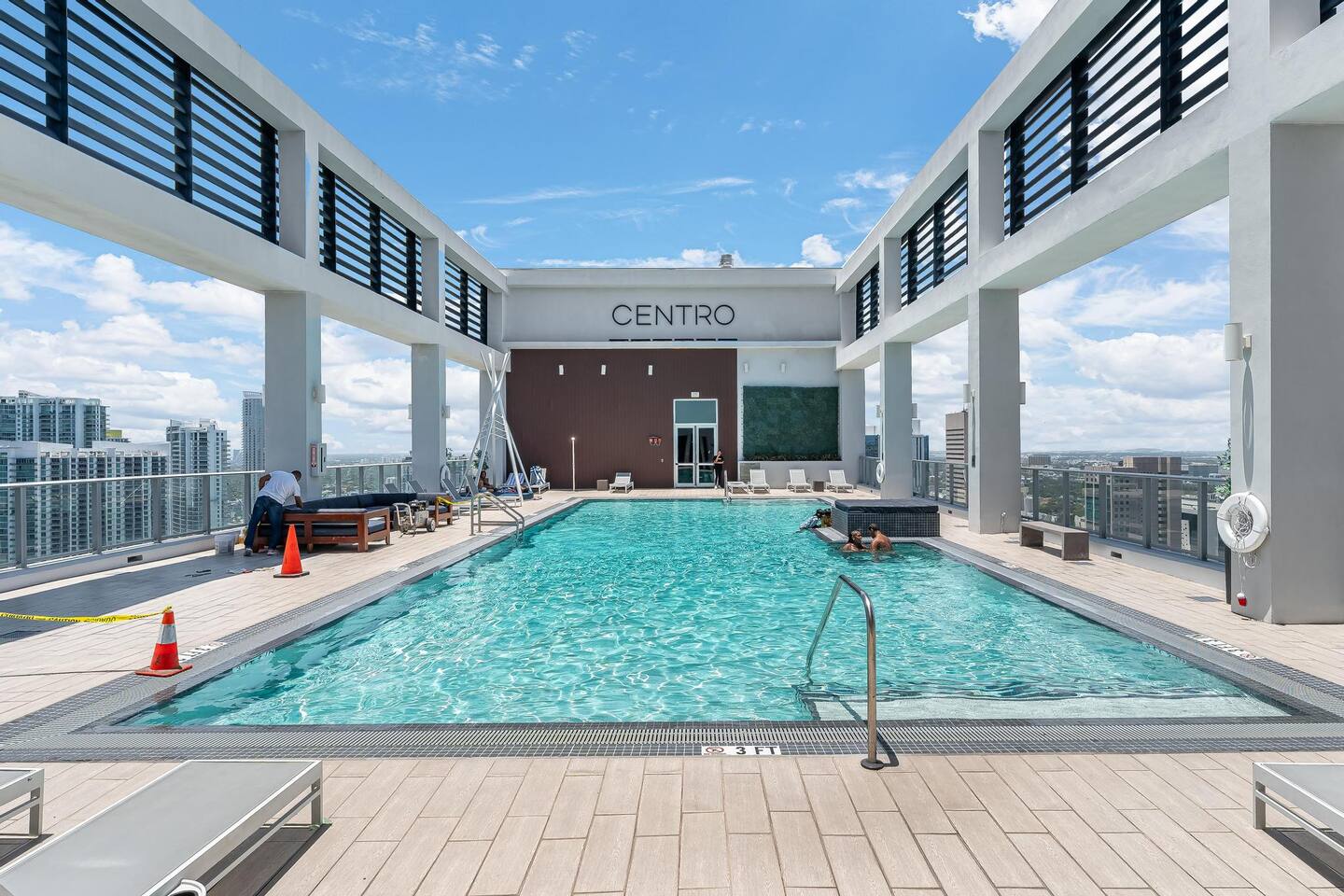 Best Views in Downtown Miami |Rooftop Pool/Parking