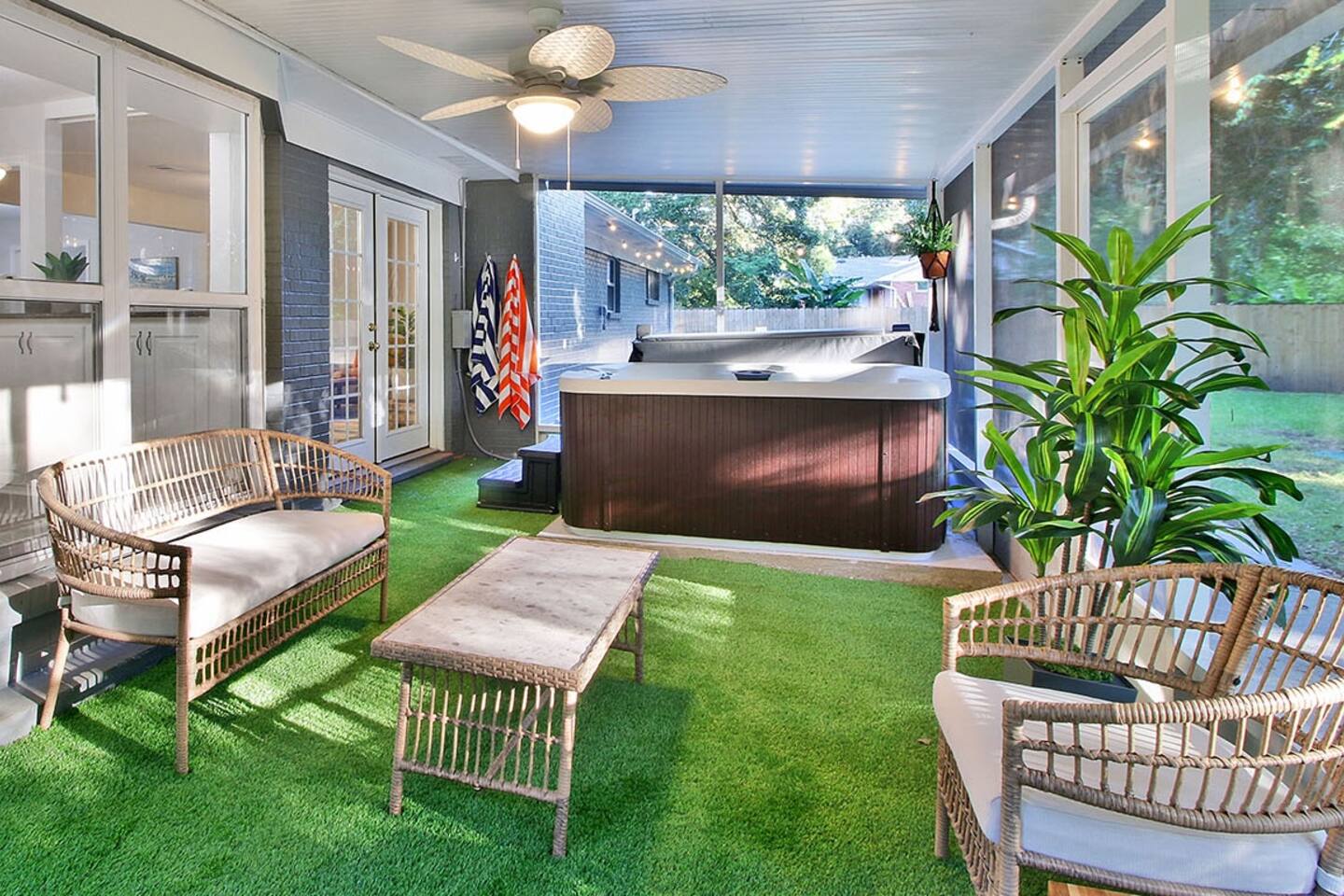 Hot Tub | Golf | Bar | Games