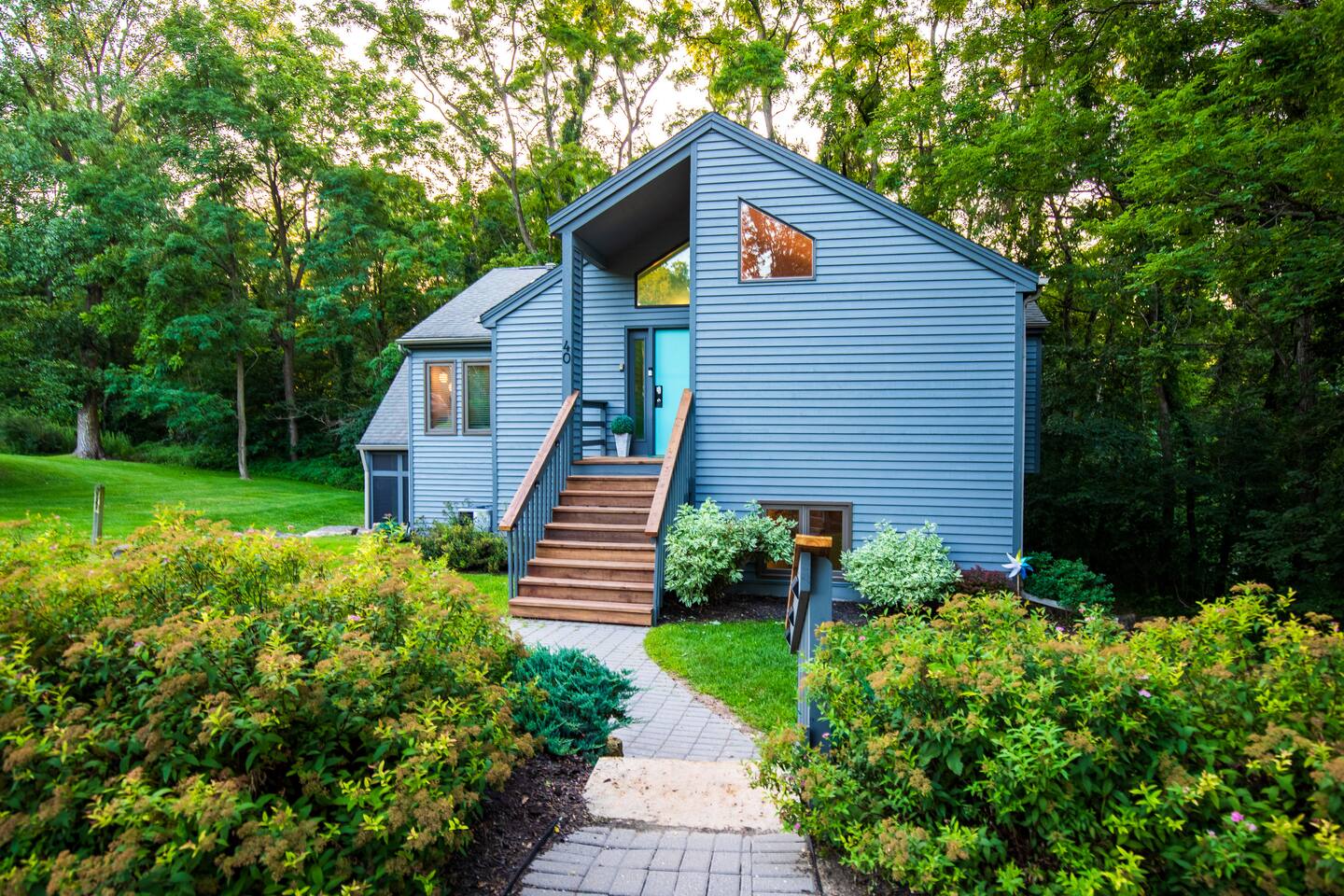 Birdhouse! Hot Tub • Game Room • Firepit