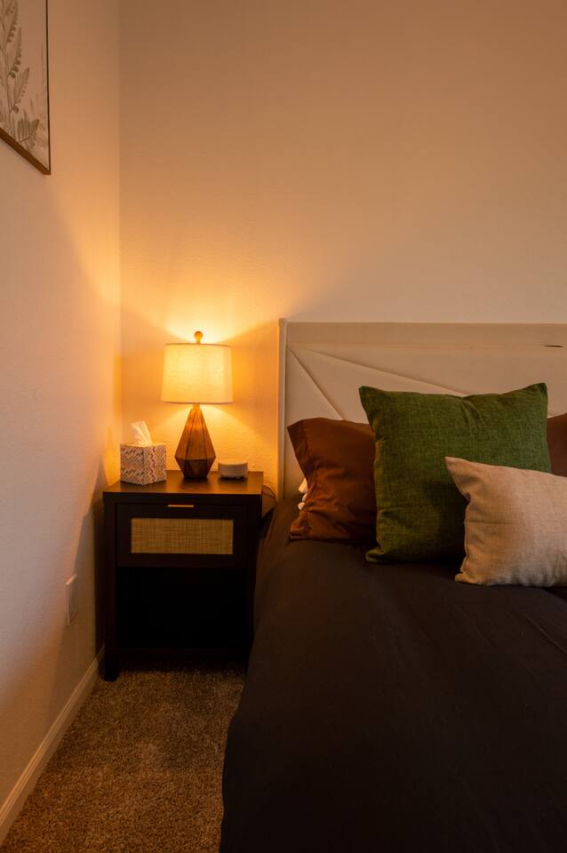 Clean & Private King bedroom - The Ocotillo Room