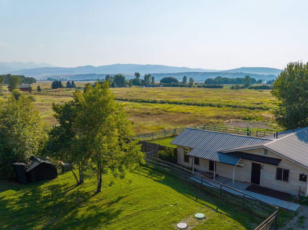 Golden Eagle Getaway w/Hot Tub! - Holiday Home