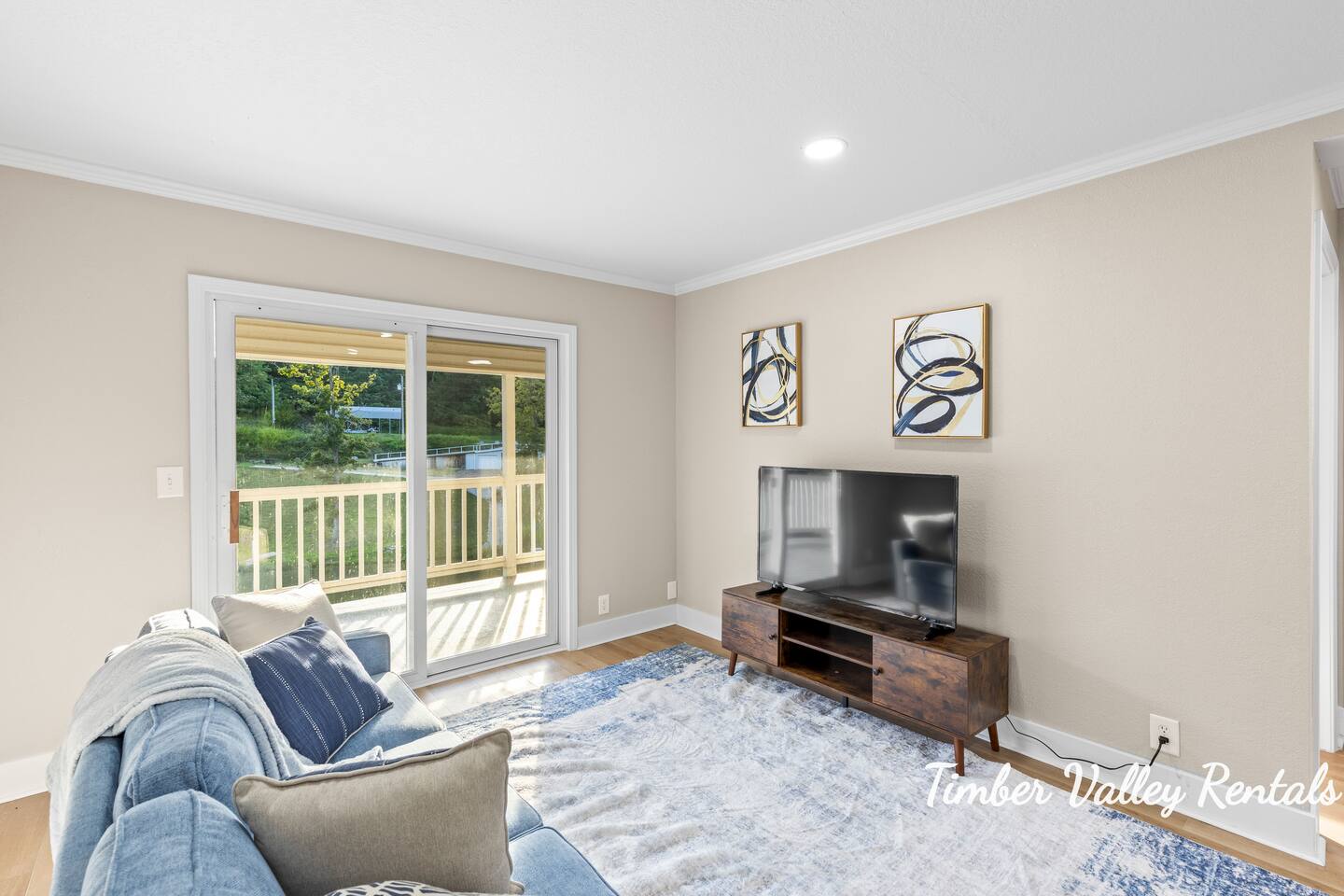 Charming 2BR Lakefront Getaway | Dock Access+Views