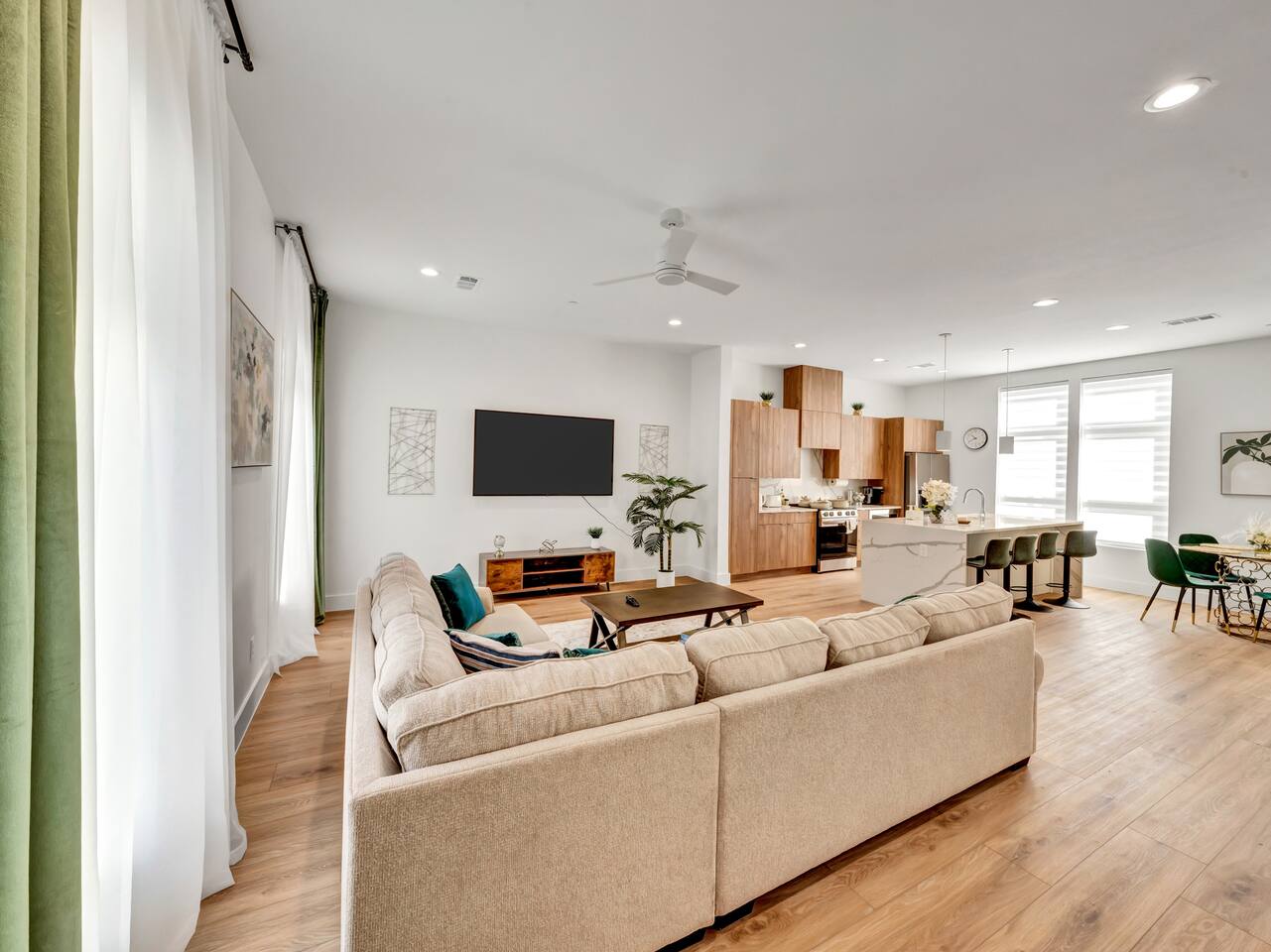 Chic Dallas 2BR w/ Rooftop & Ensuite Comfort — photo 3