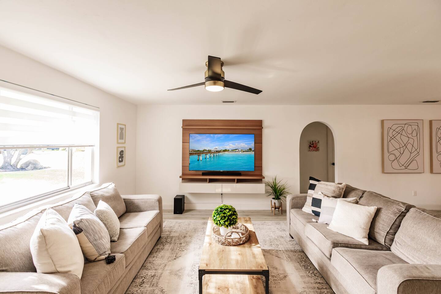 Living Room w/ HD 65 inch smart TV WITH Netflix and Roku.