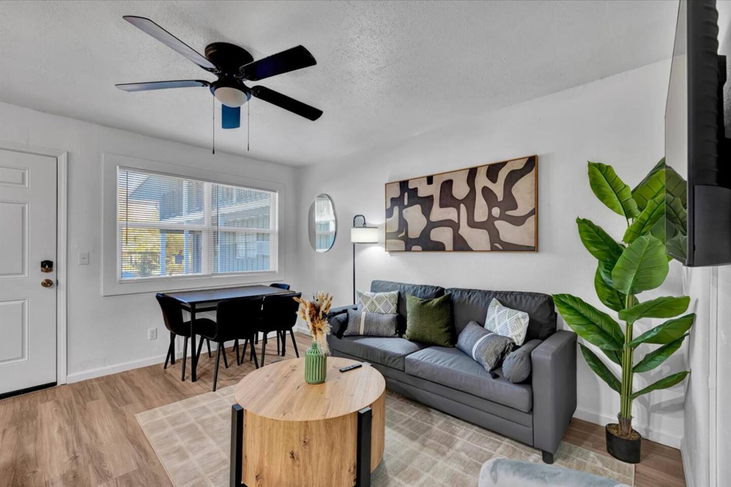 Near Graffiti Alley & Plaza District Fun