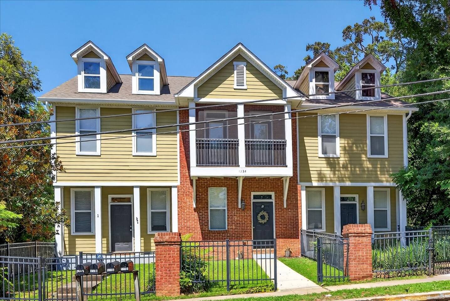 The Bungalow - A Cozy Midtown Townhouse