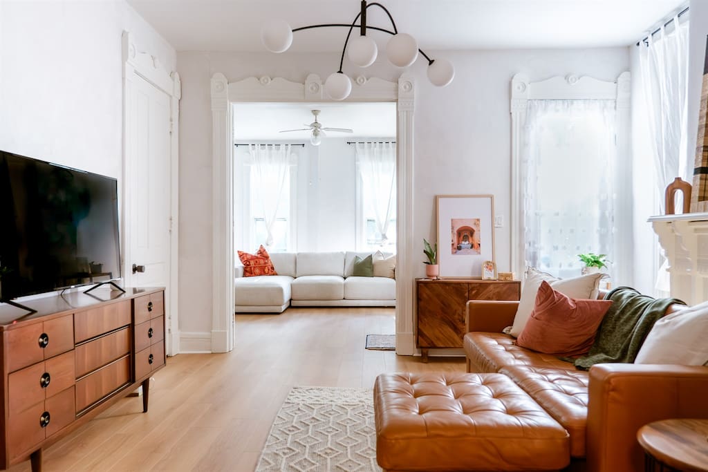 Peaceful & Comfy. King, Fast WiFi, Walkable Stay