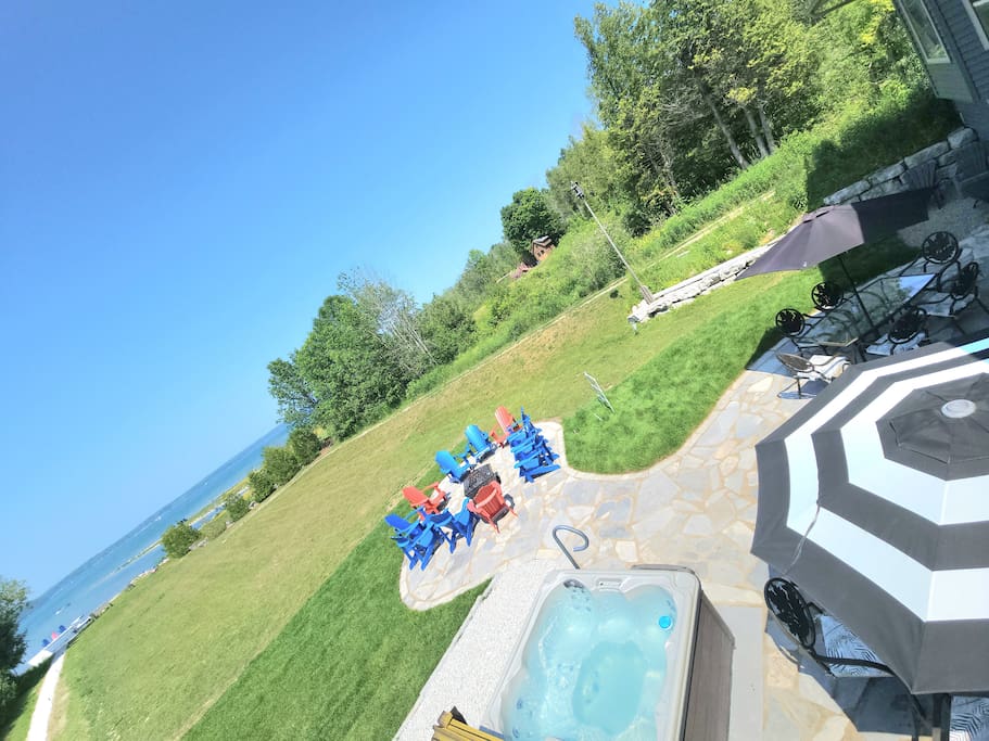 Scenic Waterfront 4BR – Hot Tub/Sleeps 12/Bonfire