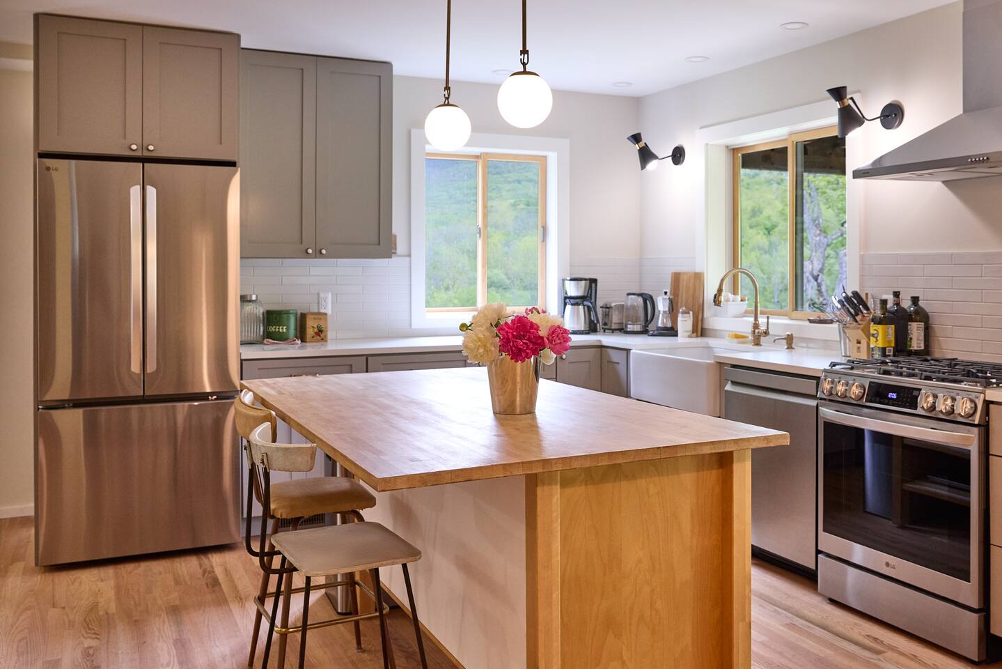 Large Cook's Kitchen; 1st floor bdrm w/ ensuite