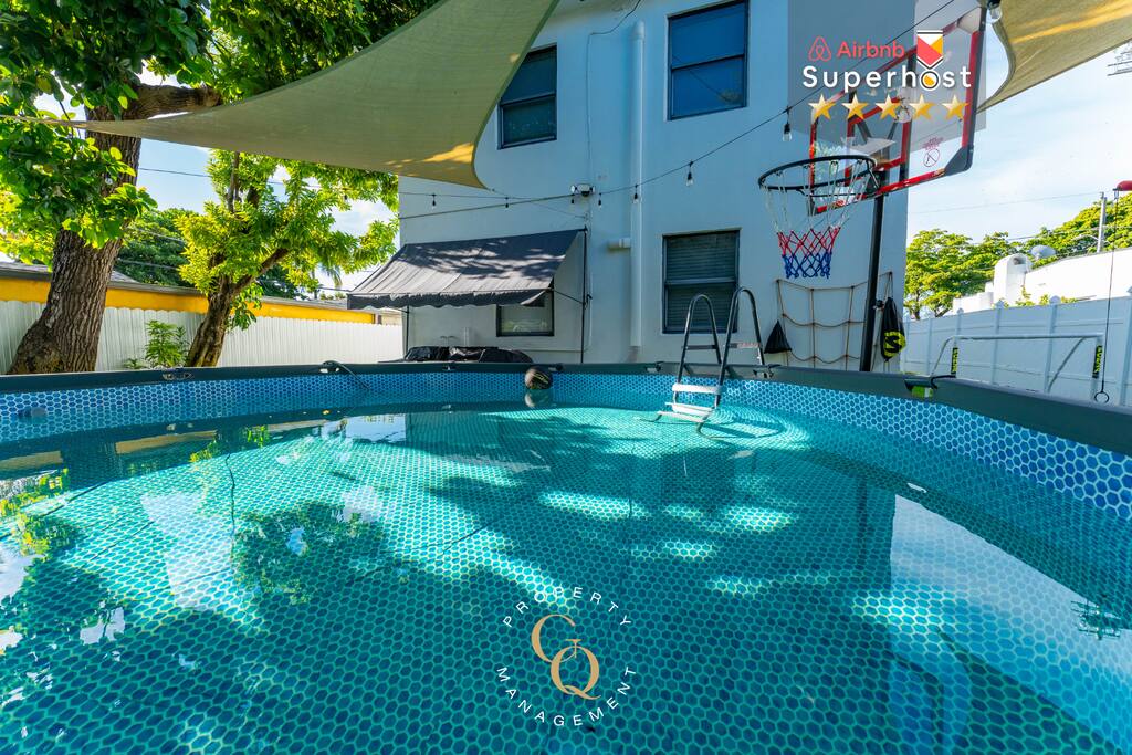 Pool/Games/LUX Services/Big Groups/Central/Private