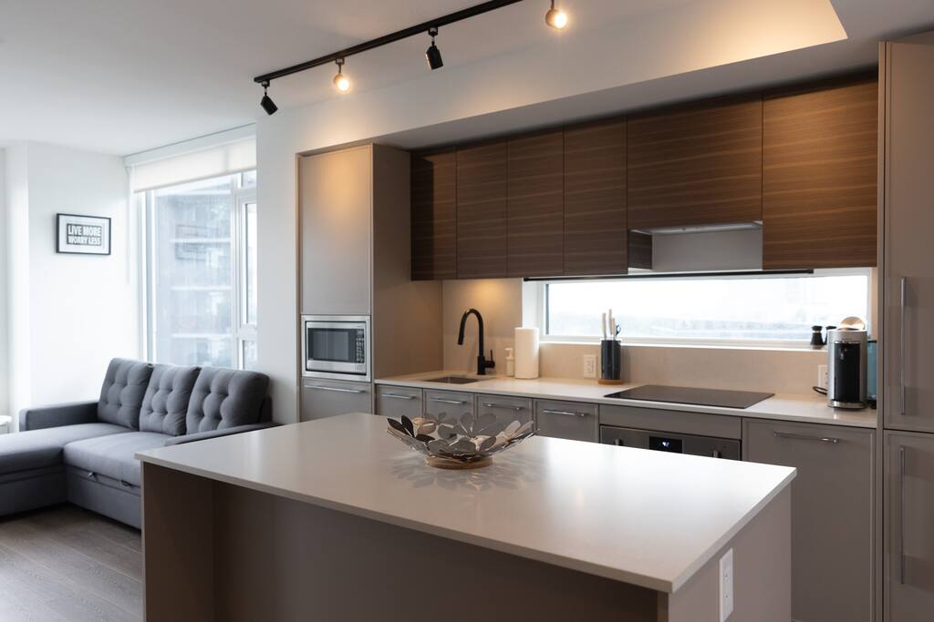 Luxury Condo | 2BR Condo & EV + City Views