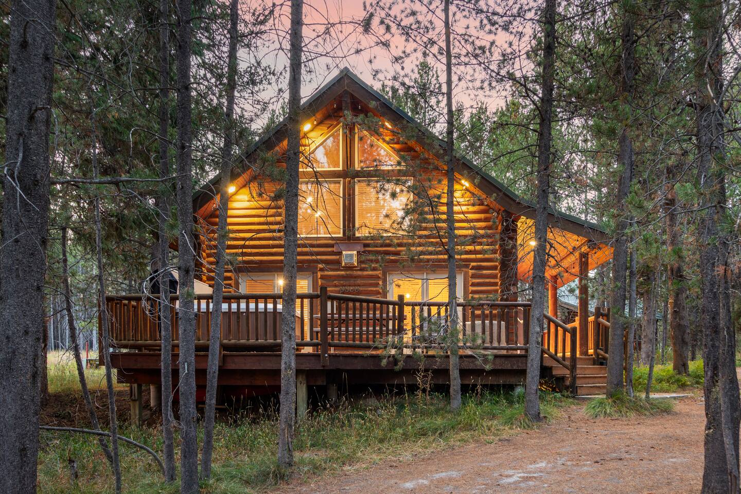 30 minutes to Yellowstone Stillwood Cabin Retreat