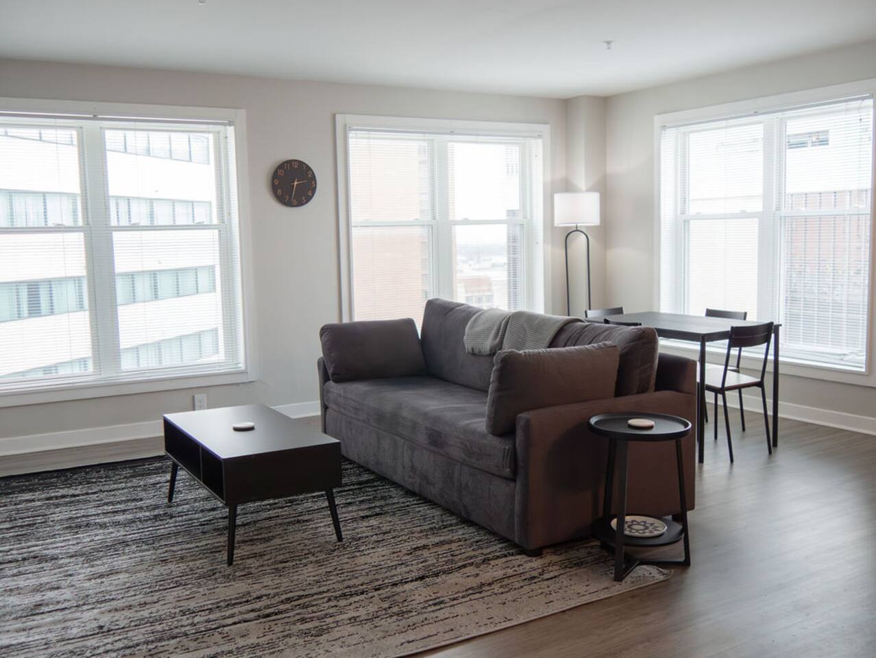 Downtown 2BR getaway w/ private patio & gym