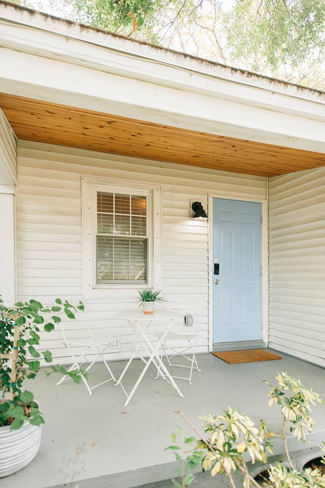 Bungalow On 2nd| Pet Friendly |3BD/2Ba fenced yard