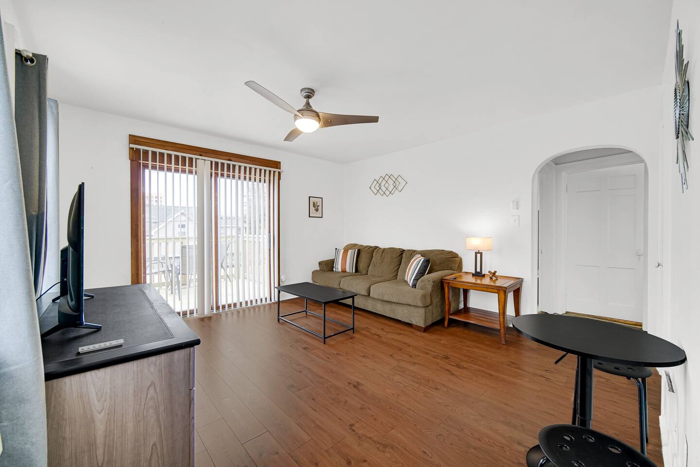 2BR Downtown Apartment Near Lake Michigan Wi-Fi