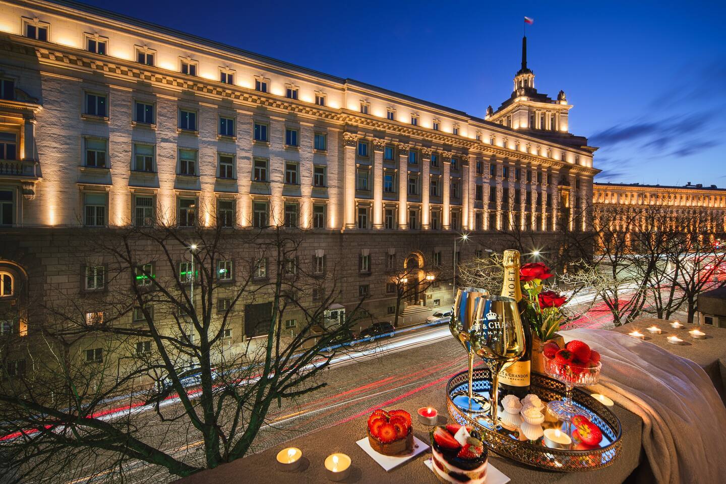 FREE PARKING.and Parliament is 1 step away