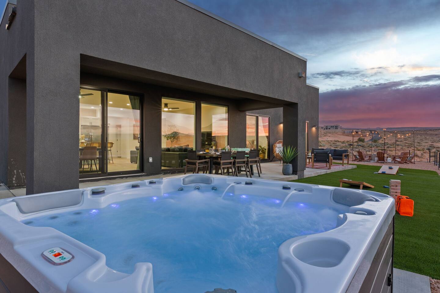 Powell's Edge Retreat-Hot tub/BoatGarage/Lakeviews