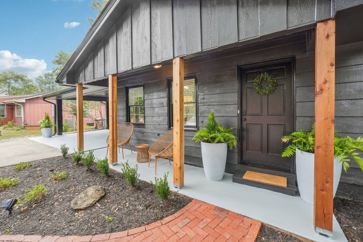 3BR Walk to DT ‑ Fire Pit & Games Retreat