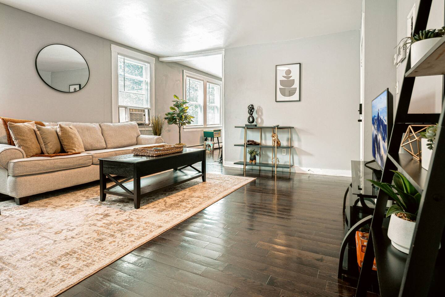 Furnished 2-Bedroom Apartment in New Haven | Walkable Downtown Location