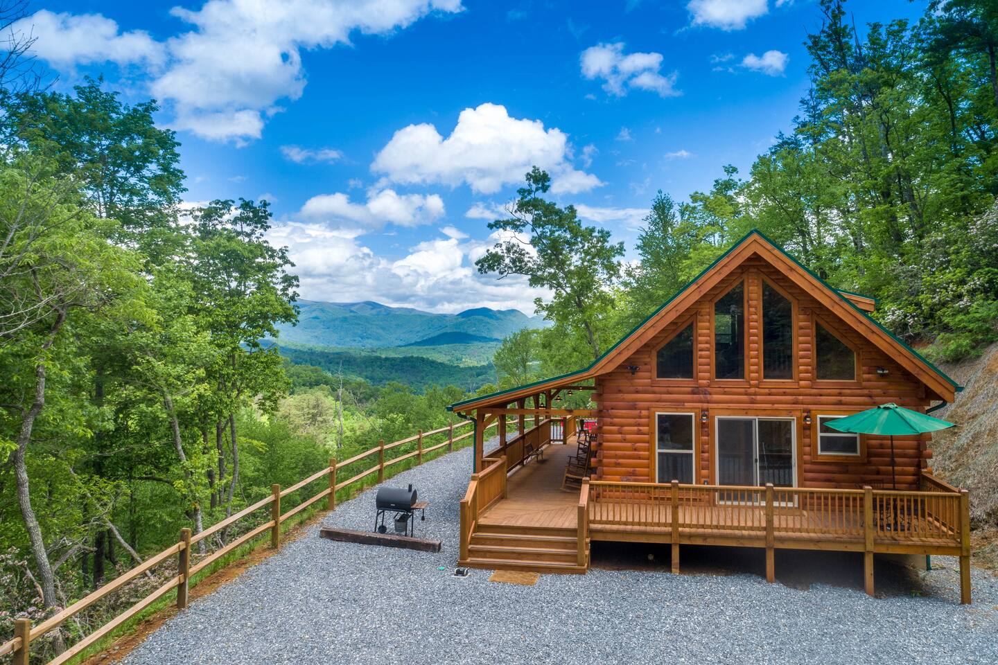 Mountain View Cabin with Hot Tub