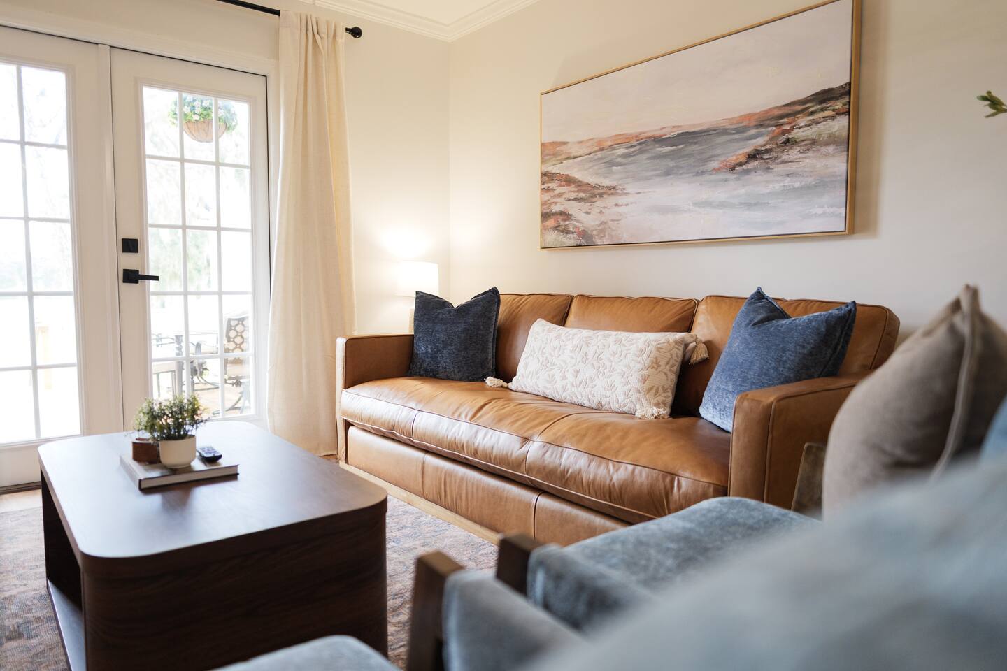 Lakefront Townhome • King Beds • 3 TVs • Pets Ok