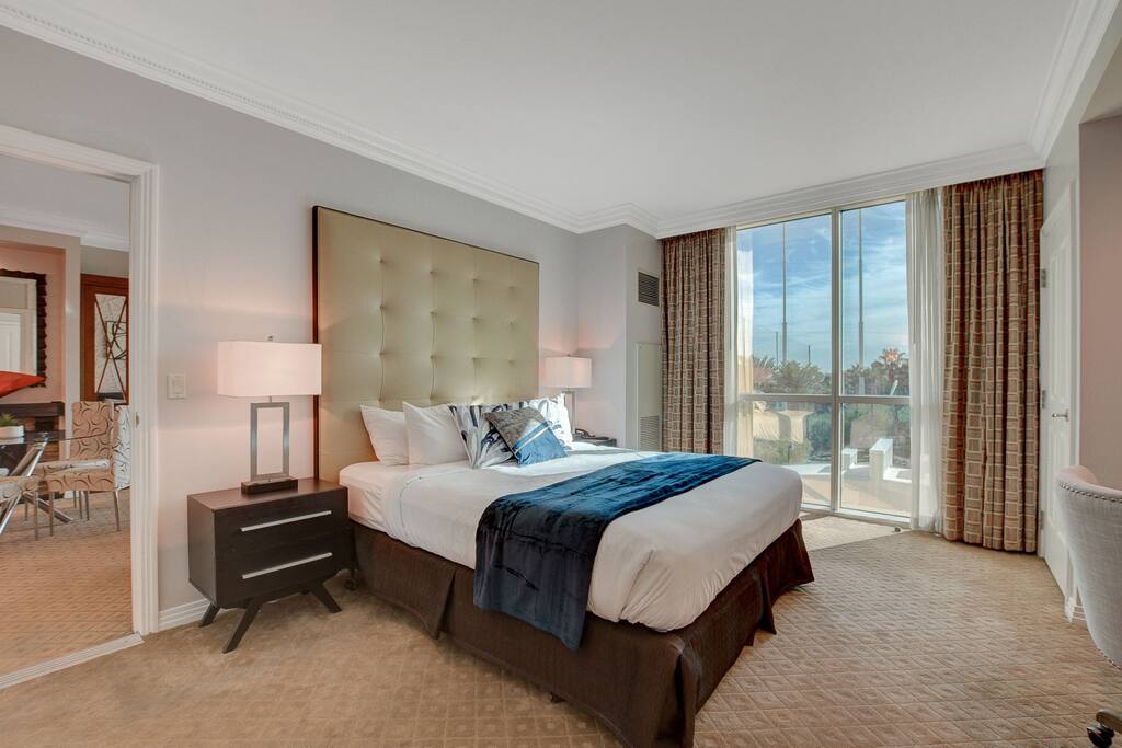 The Blue Hour Suite @ MGM Signature Tower 3