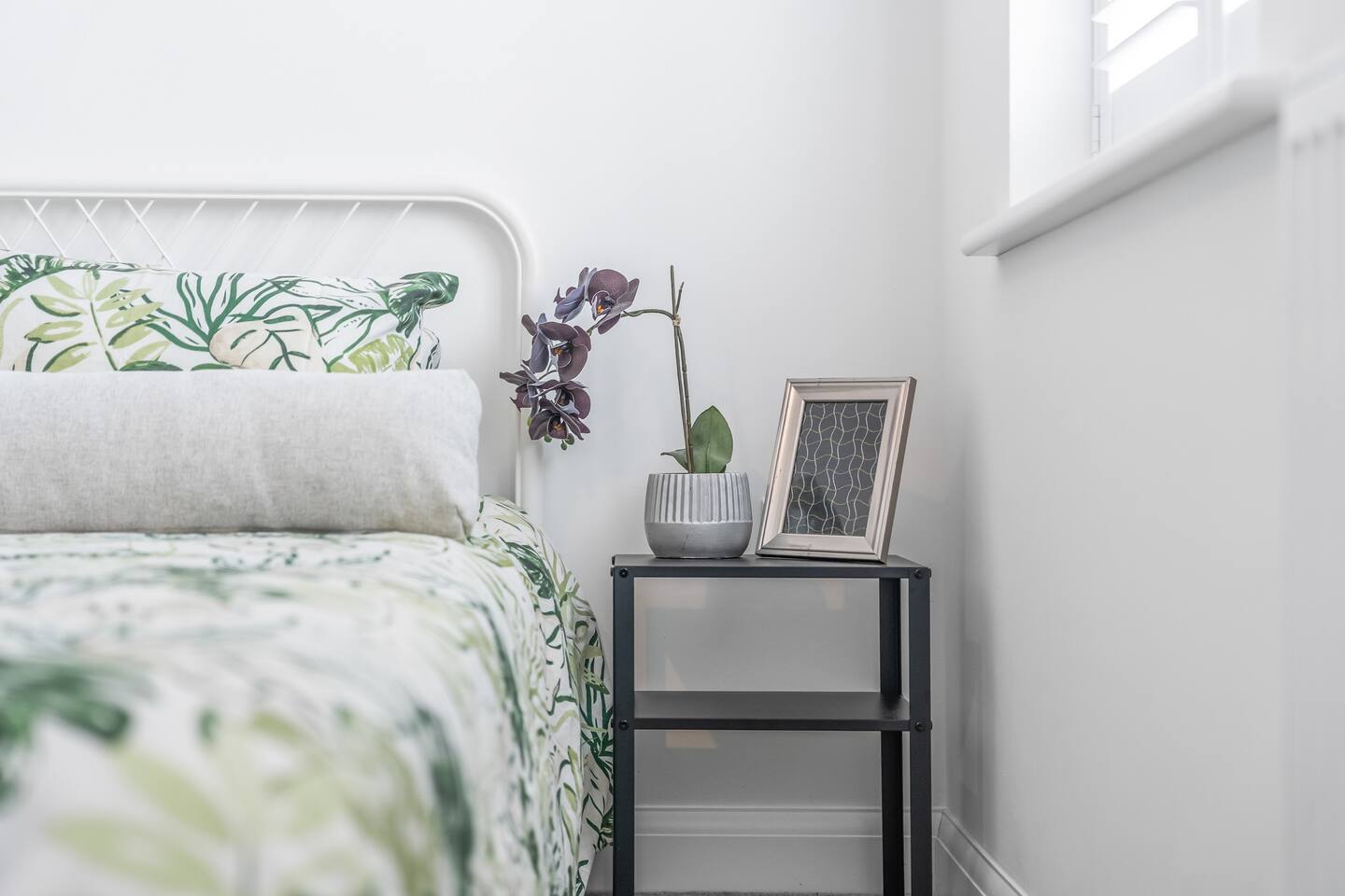 #53 Stylish 4 Bed Home 2 Full 1 Half Bath Free Parking