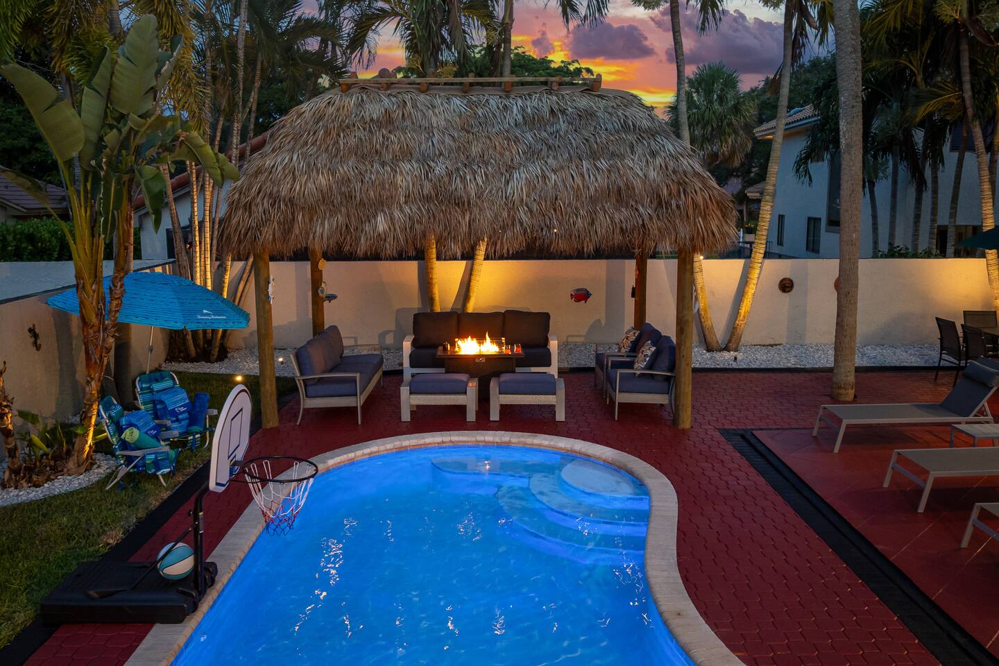 Tiki Retreat - Heated Salt Pool&Two King Bed Luxe
