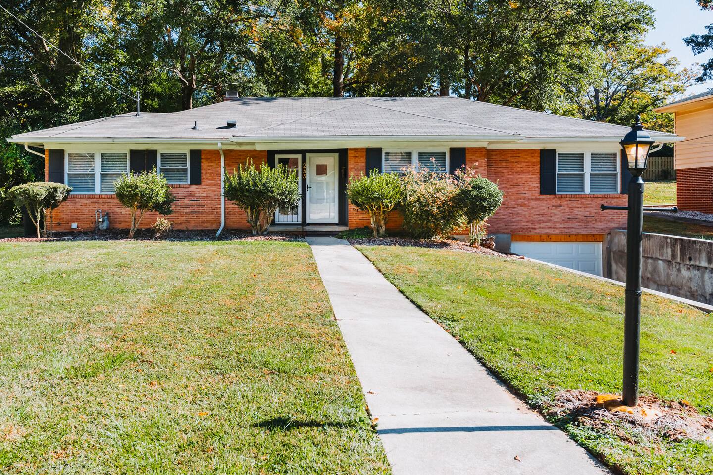 Central, Stylish 3/2 Family Home + Great Amenities