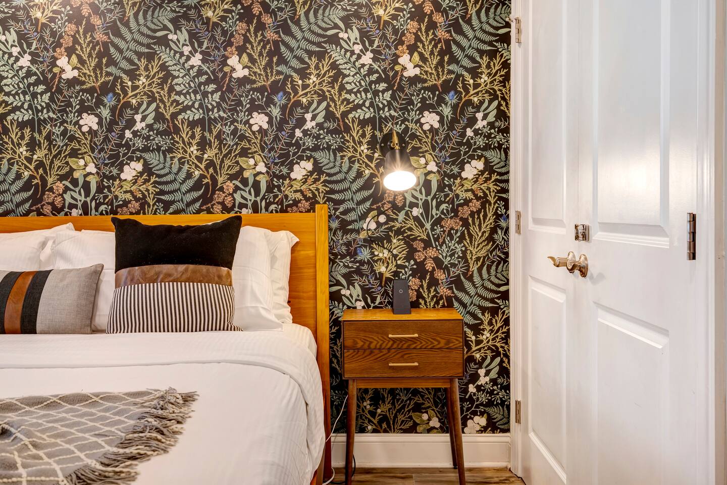 Stylish 4BR Townhome | Parking & Game Room