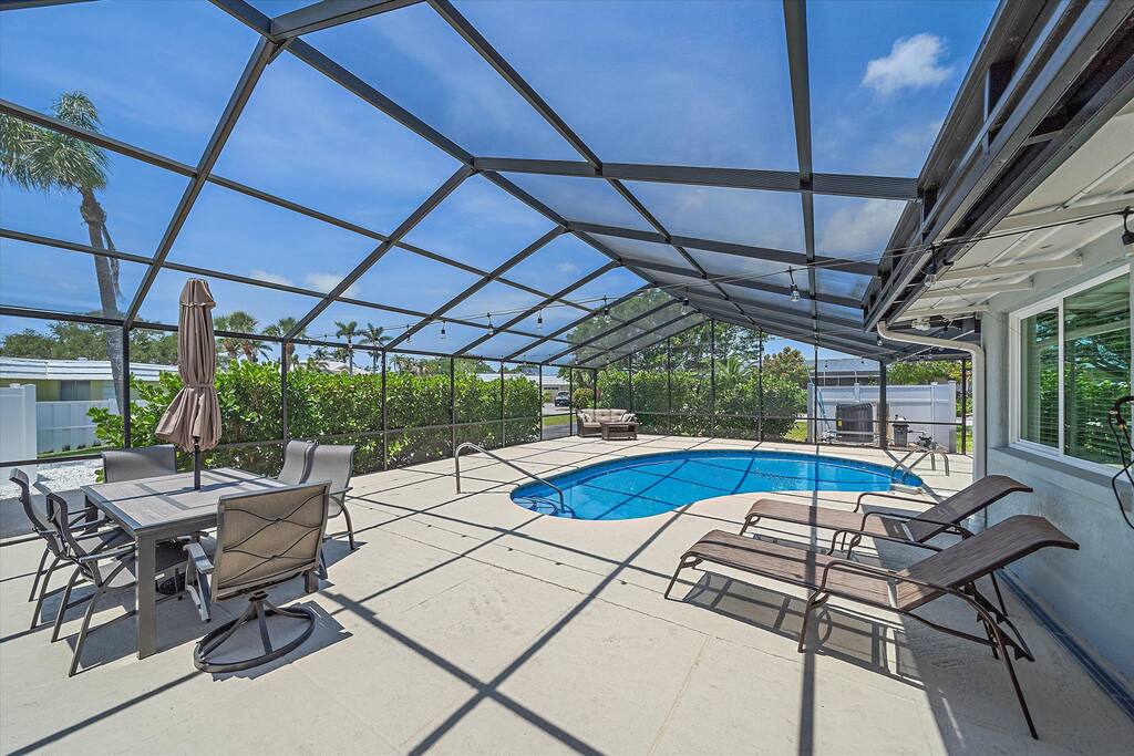 2-Home Property w/ Heated Pool 6BR/4BA Near Beach