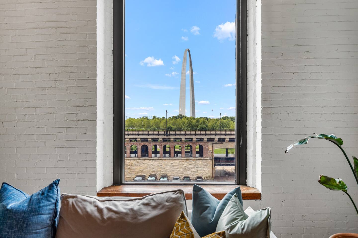 Brick & Bed Loft - Arch View/Conventions/Casino