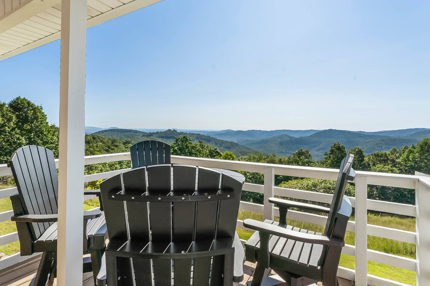 Deck w/View + Hot Tub + Fire Pit - World’s Inn - Holiday Home