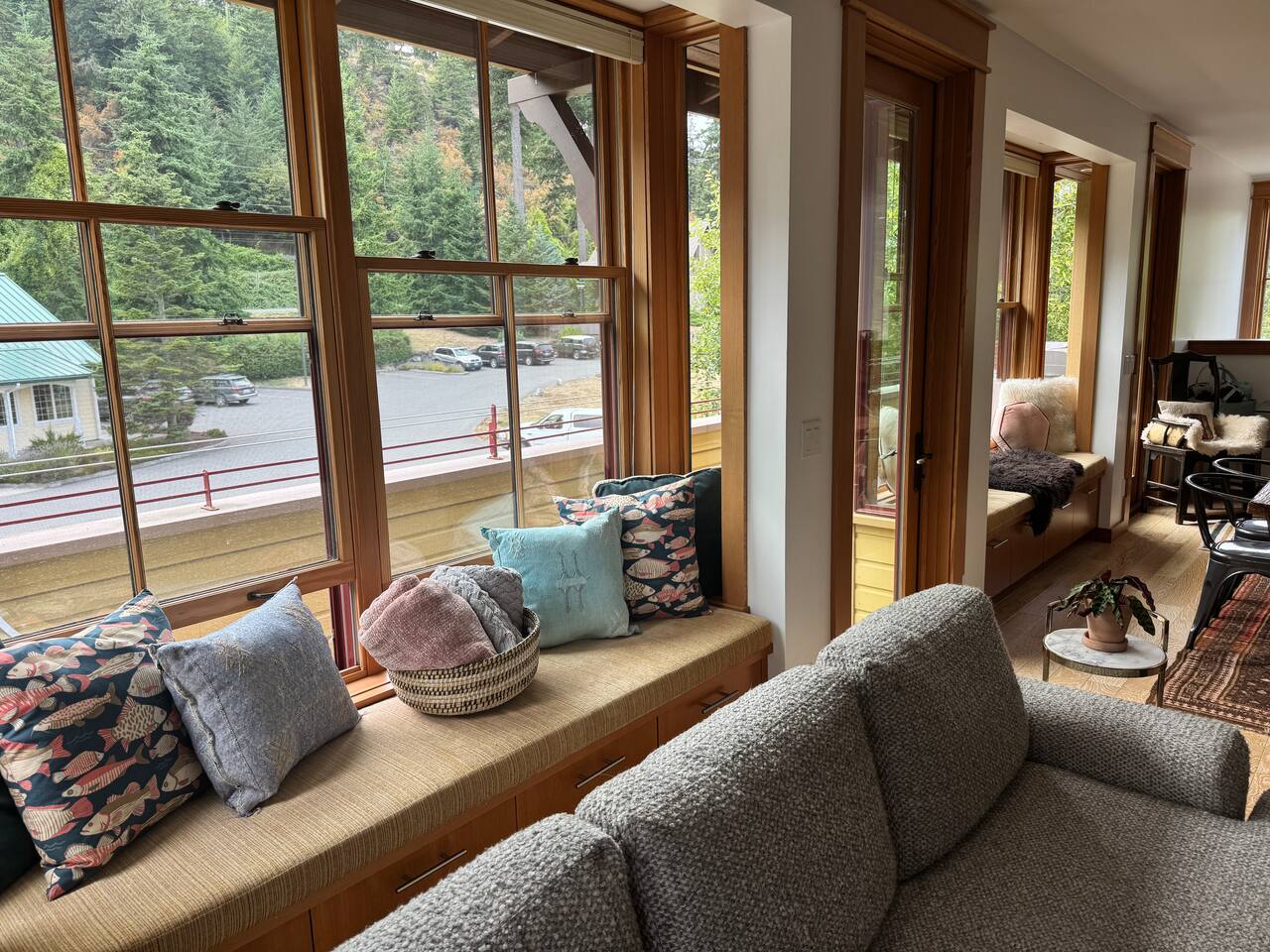 In-town Lux Penthouse Condo w/beach access